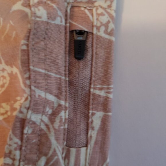 Vuori Ripstop Shorts In Pink Salt Rainforest Print Size XL - Picture 8 of 12